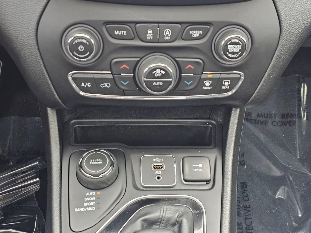 Used 2022 Jeep Cherokee Limited image 31