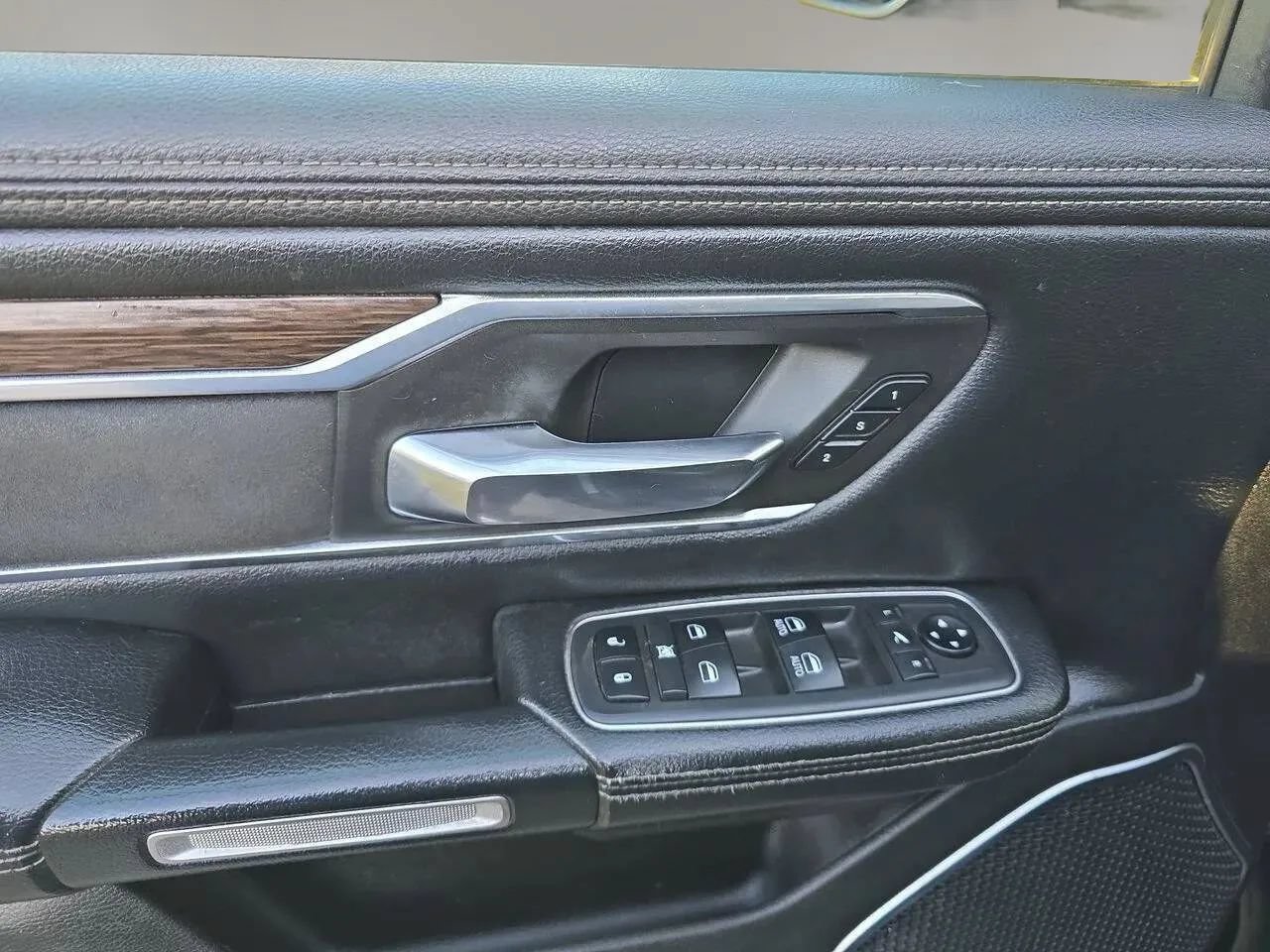 Used 2019 RAM 1500 Laramie AWD/4WD image 13