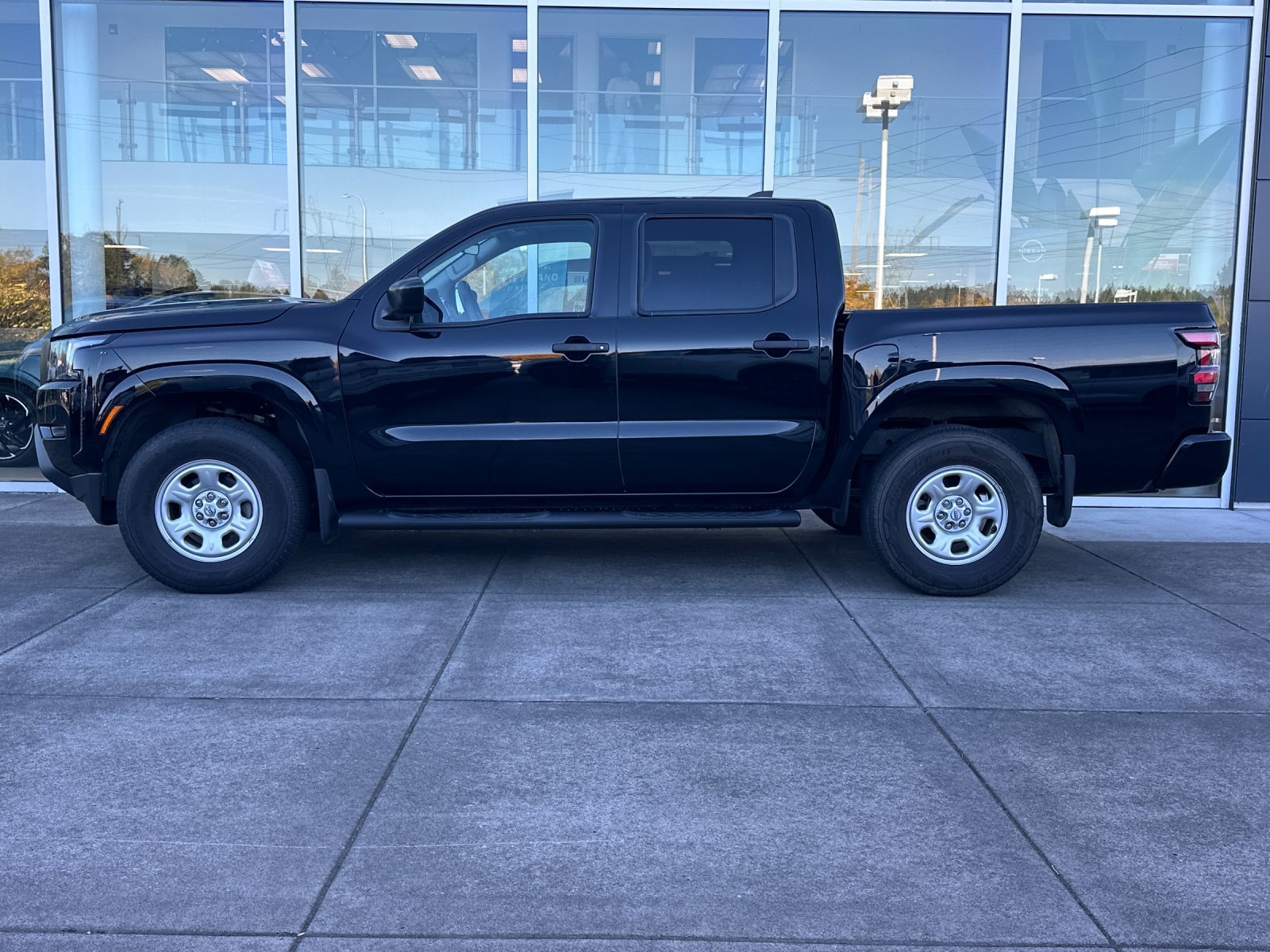 Used 2022 Nissan Frontier S AWD/4WD image 7