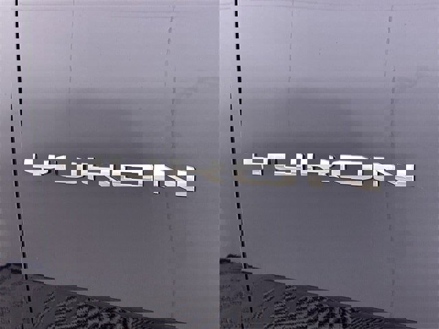 Used 2021 GMC Yukon XL SLT w/ SLT Premium Package image 32