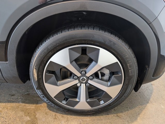 Used 2023 Volvo XC40 B5 Plus w/ Protection Package Premier image 7