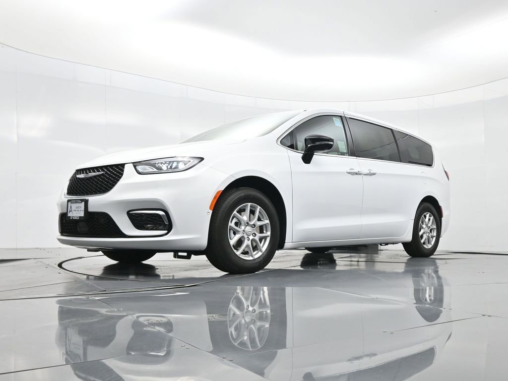 New 2026 Chrysler Pacifica Select image 36