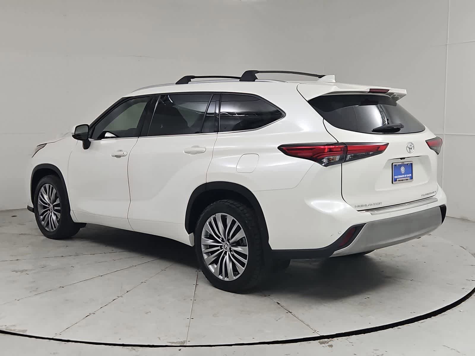 Used 2020 Toyota Highlander Platinum AWD/4WD image 4