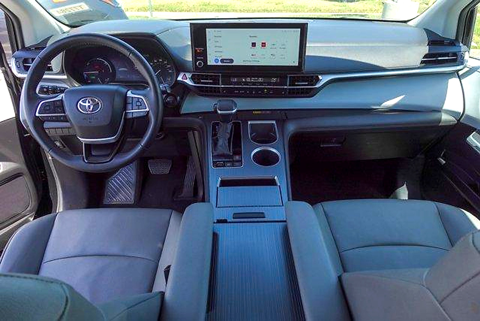 Certified 2025 Toyota Sienna XLE FWD image 22