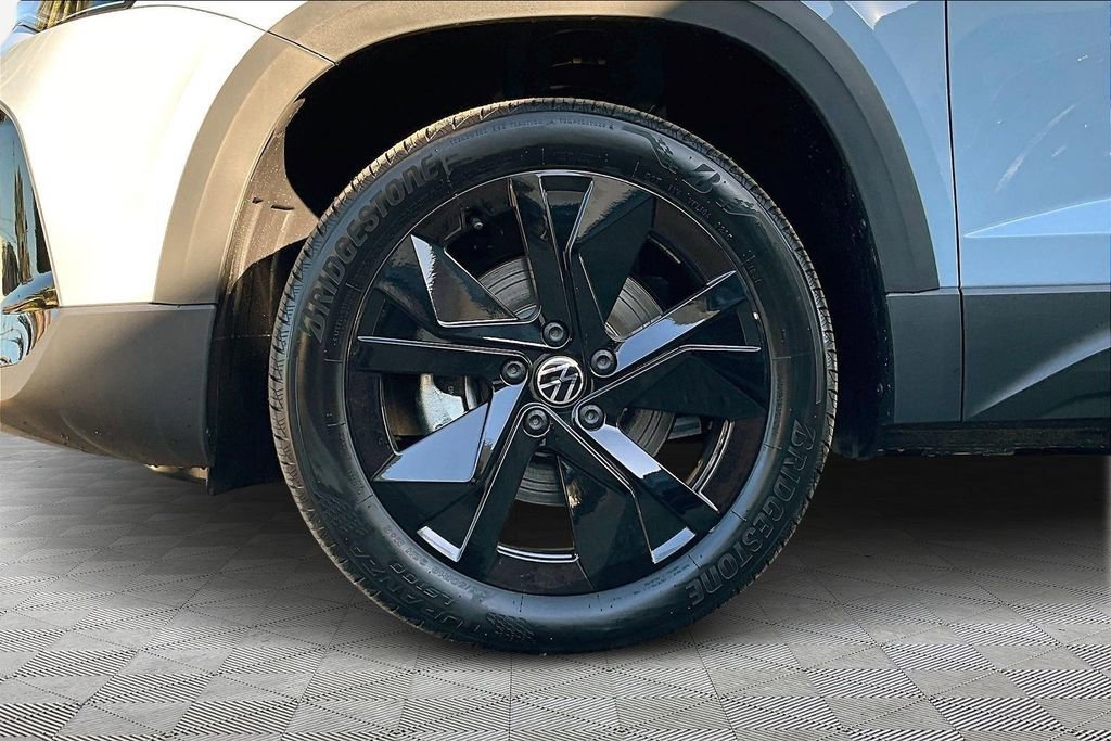 New 2026 Volkswagen Taos SE image 13