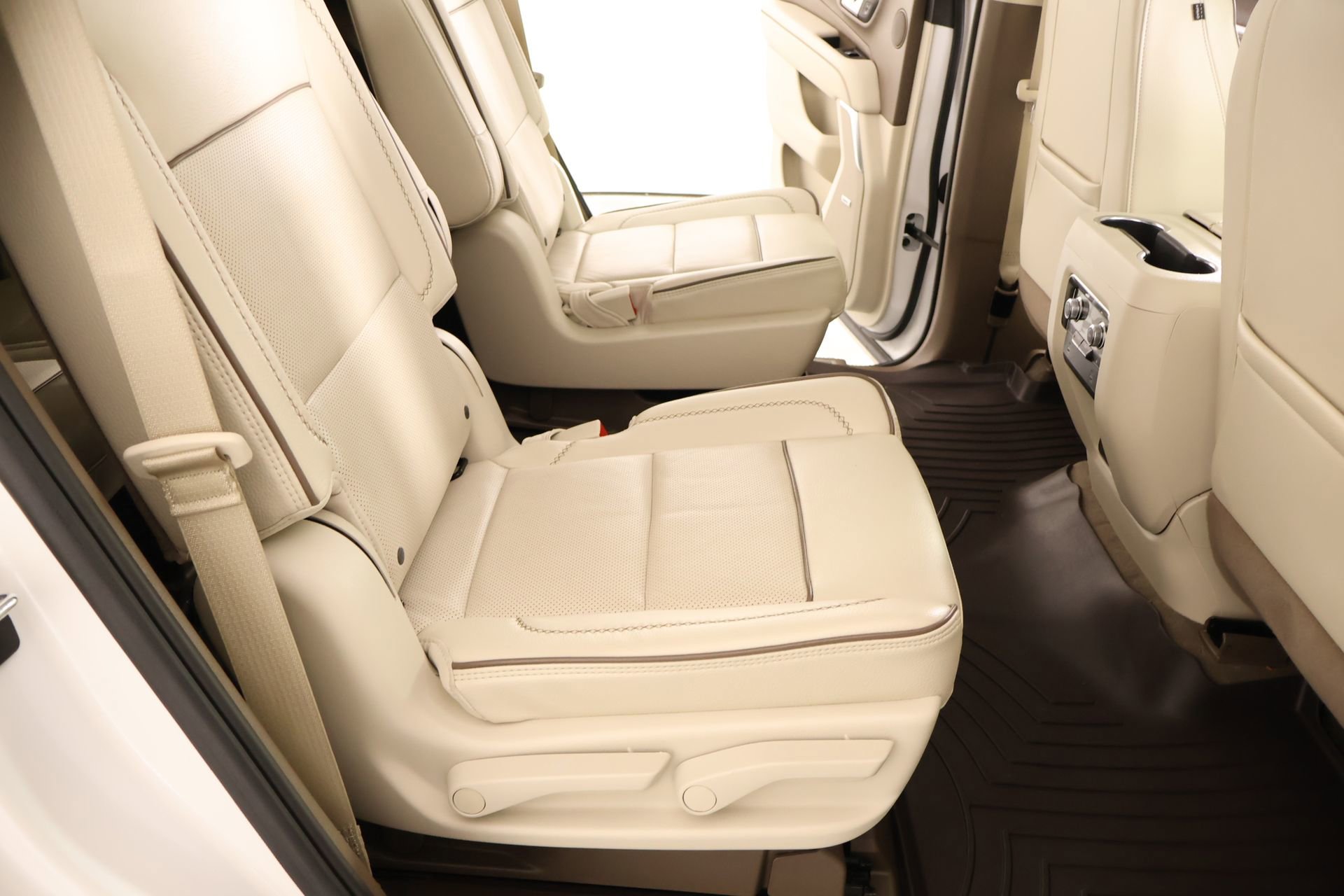 Used 2024 GMC Yukon Denali image 15