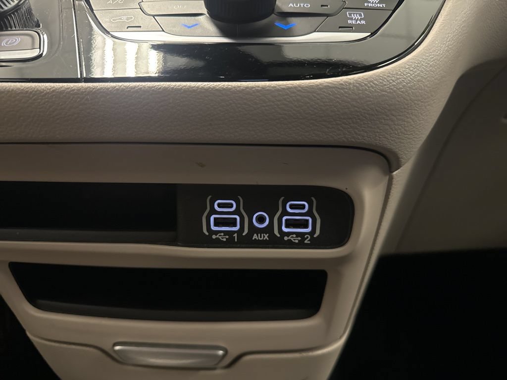 Used 2023 Chrysler Pacifica Touring-L FWD image 28