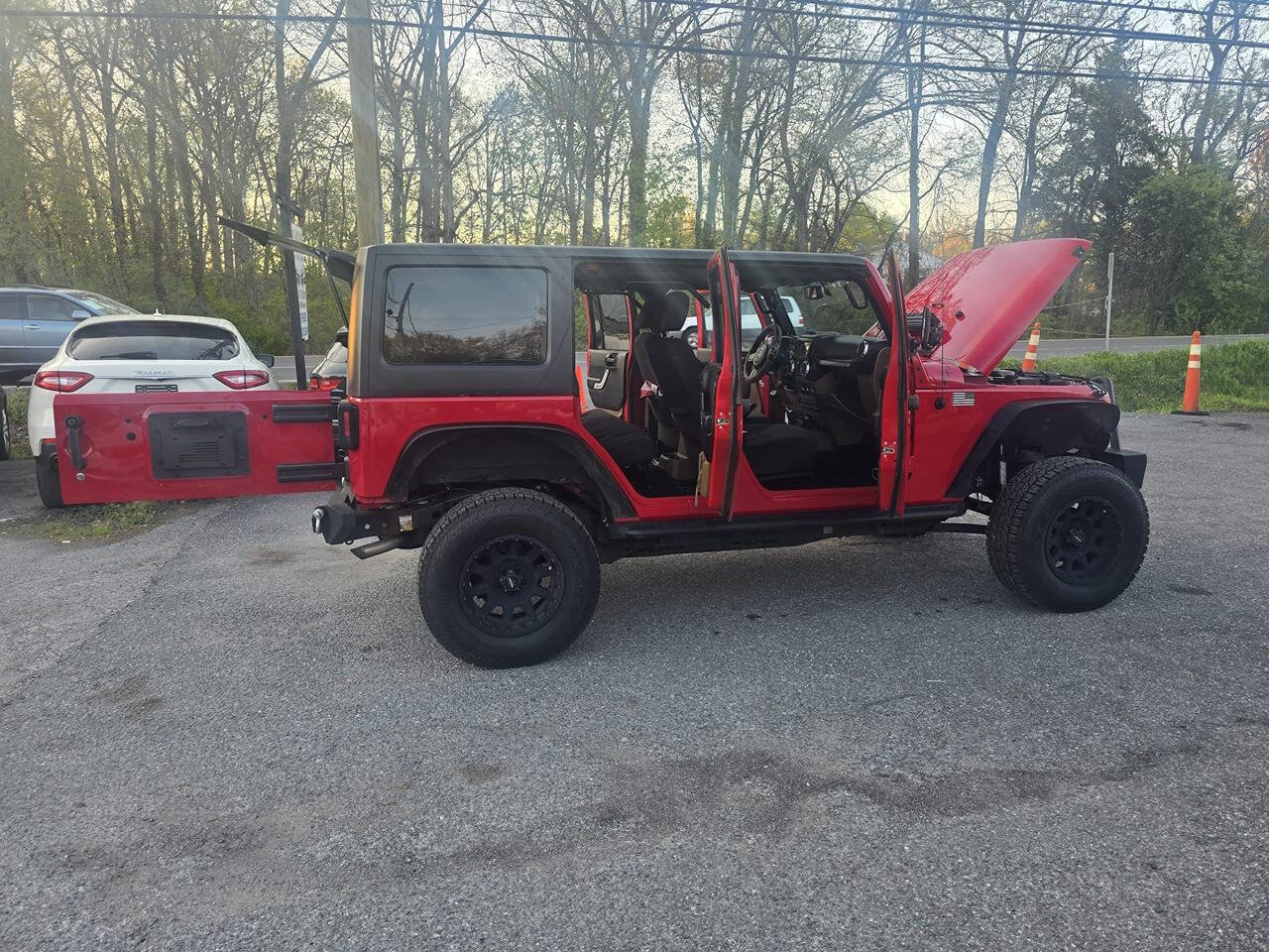 Used 2014 Jeep Wrangler Unlimited Sahara image 8