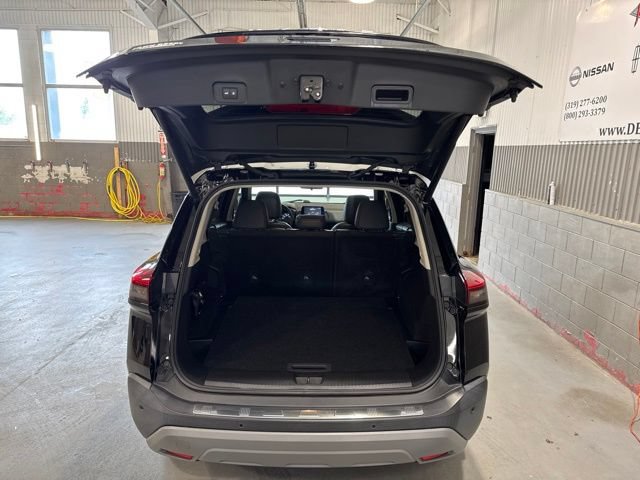 Used 2021 Nissan Rogue SV w/ Premium Package AWD/4WD image 13