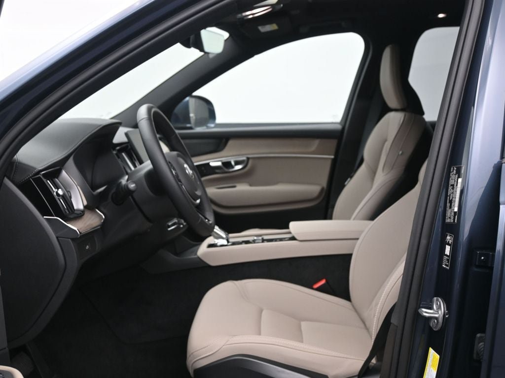 New 2026 Volvo XC90 B6 Plus w/ Protection Package Premier AWD/4WD image 11