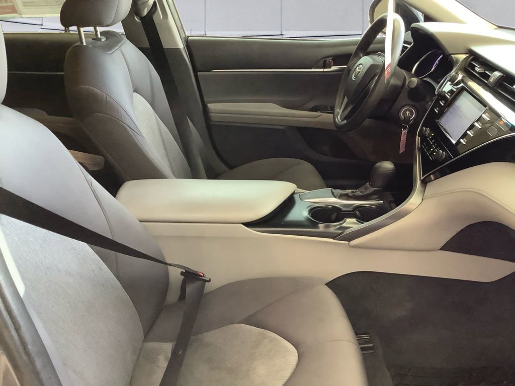 Used 2018 Toyota Camry LE FWD image 13