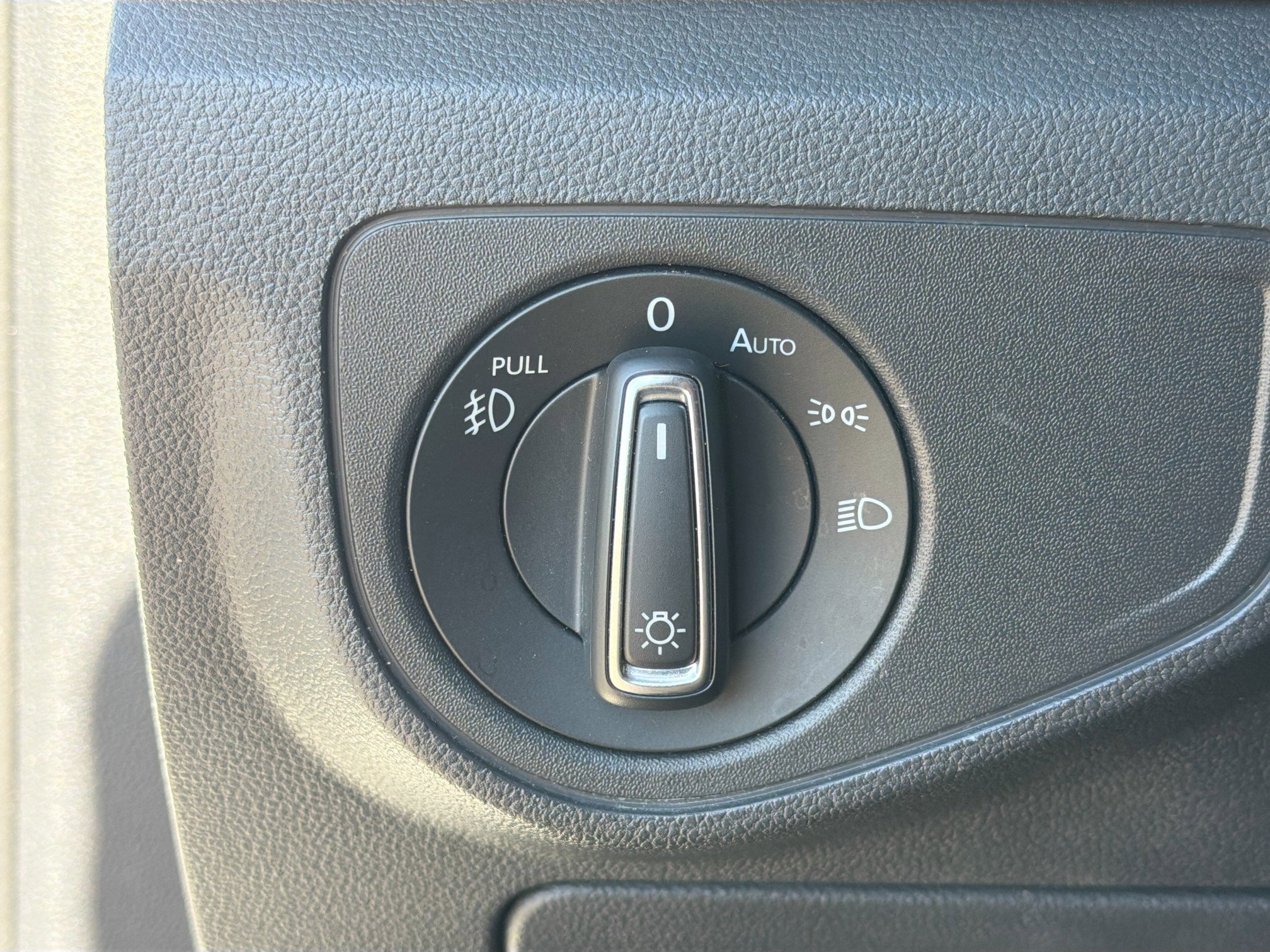 Used 2018 Volkswagen Atlas SEL Premium image 34