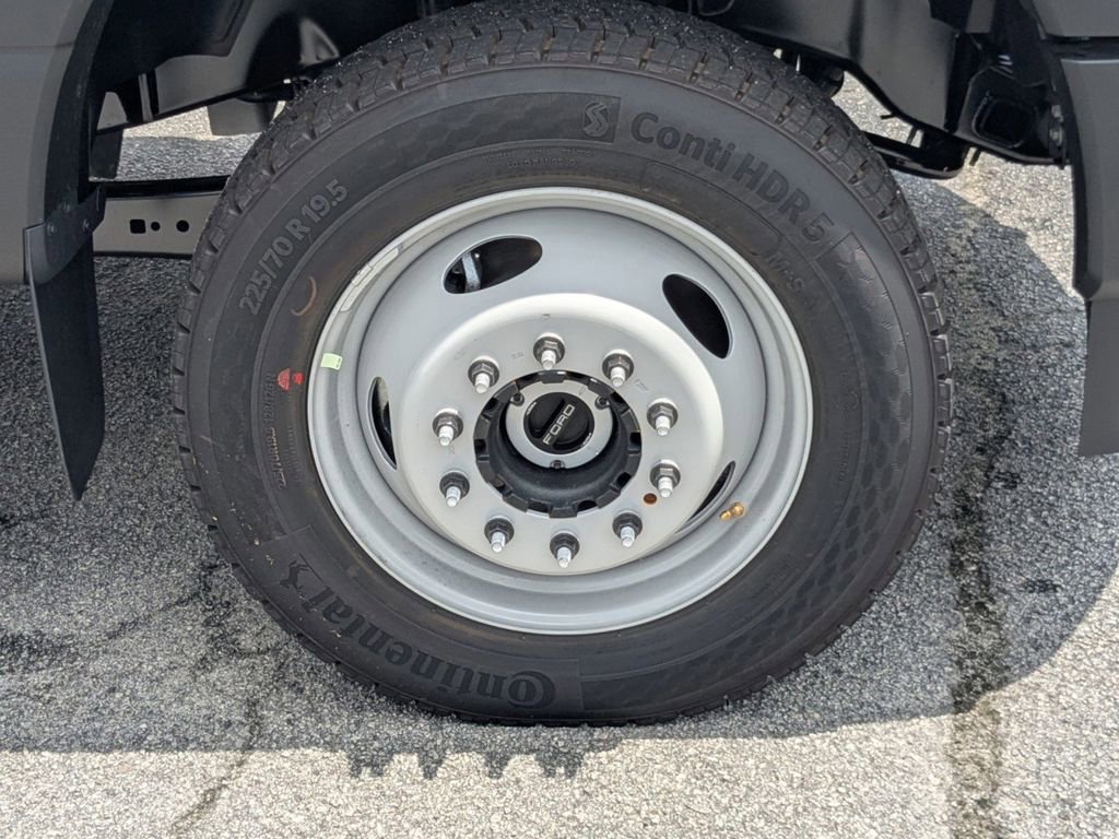 New 2025 Ford F550 4x4 Regular Cab Super Duty image 11