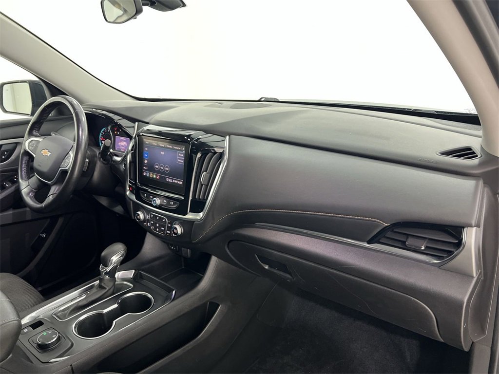 Used 2021 Chevrolet Traverse LT image 23