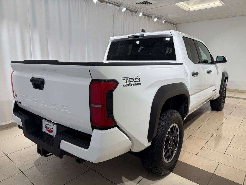 Certified 2025 Toyota Tacoma TRD Off-Road AWD/4WD image 5