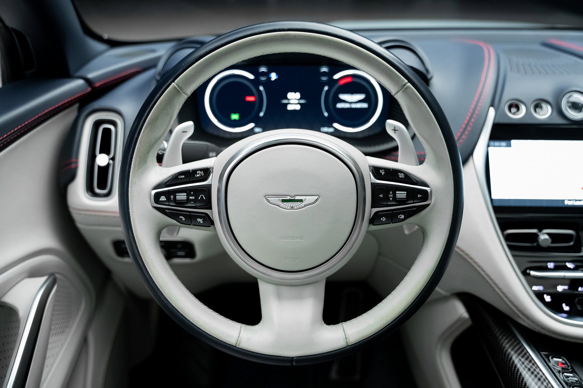 Used 2022 Aston Martin DBX image 42