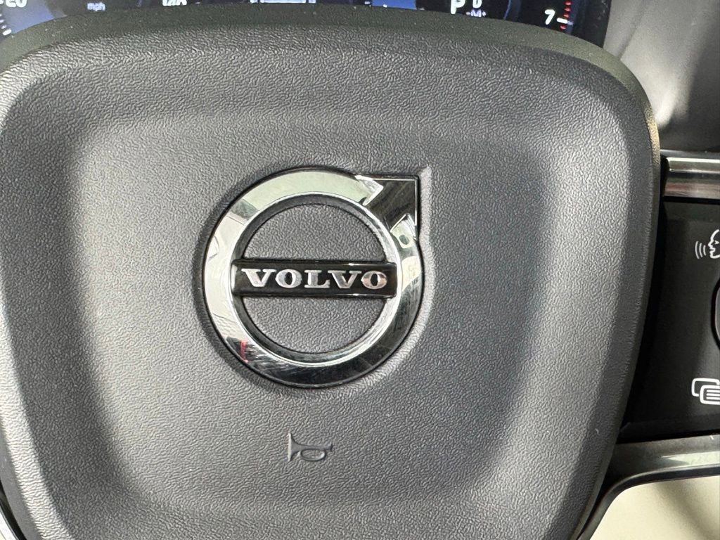 Used 2020 Volvo XC40 T5 Momentum w/ Premium Package AWD/4WD image 28