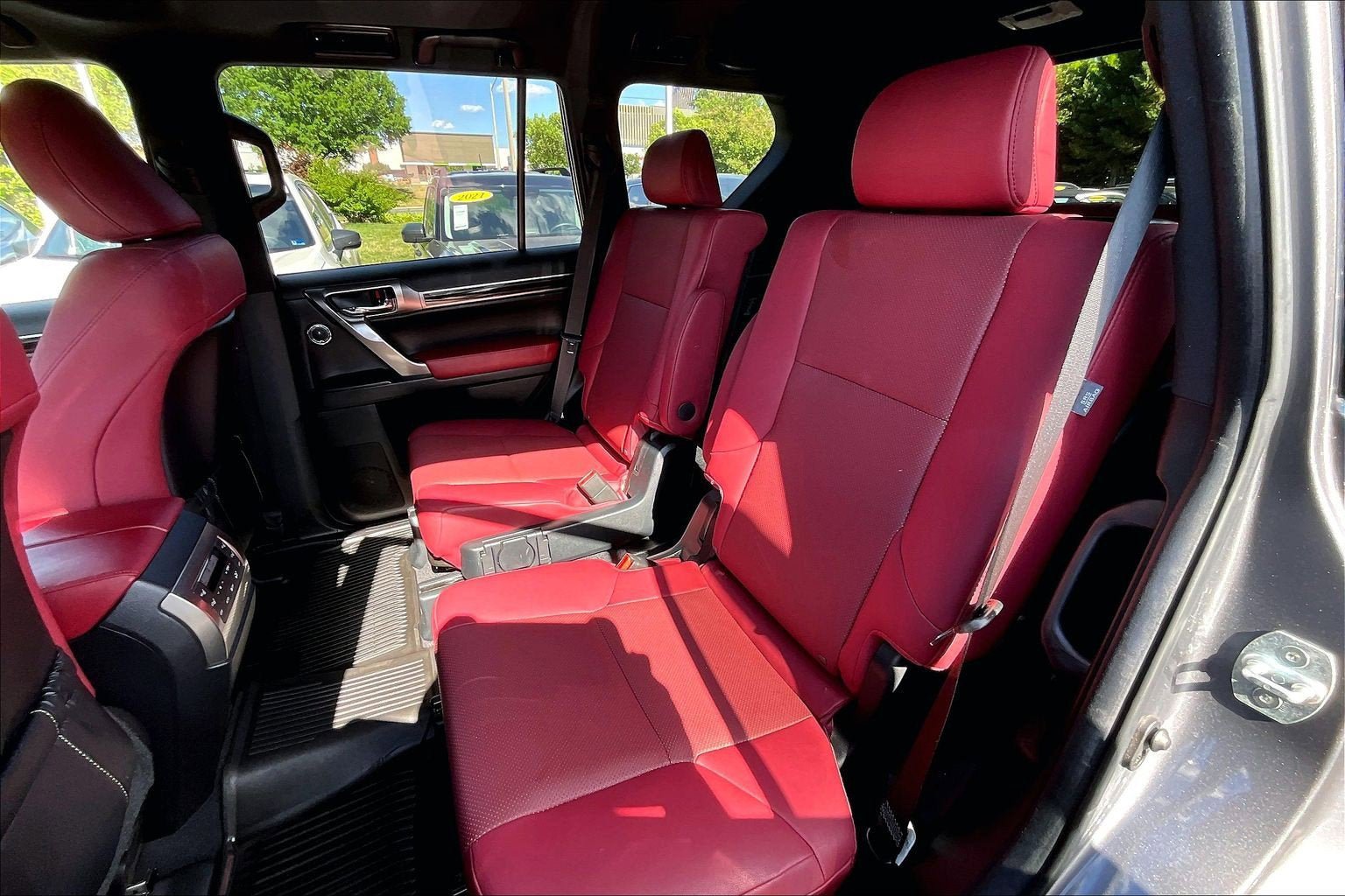 Used 2022 Lexus GX 460 Premium w/ Accessory Package AWD/4WD image 24