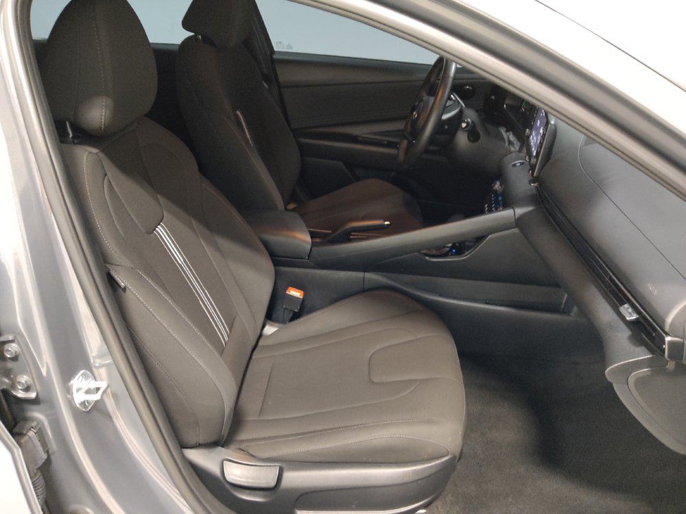 Used 2025 Hyundai Elantra Sport FWD image 21