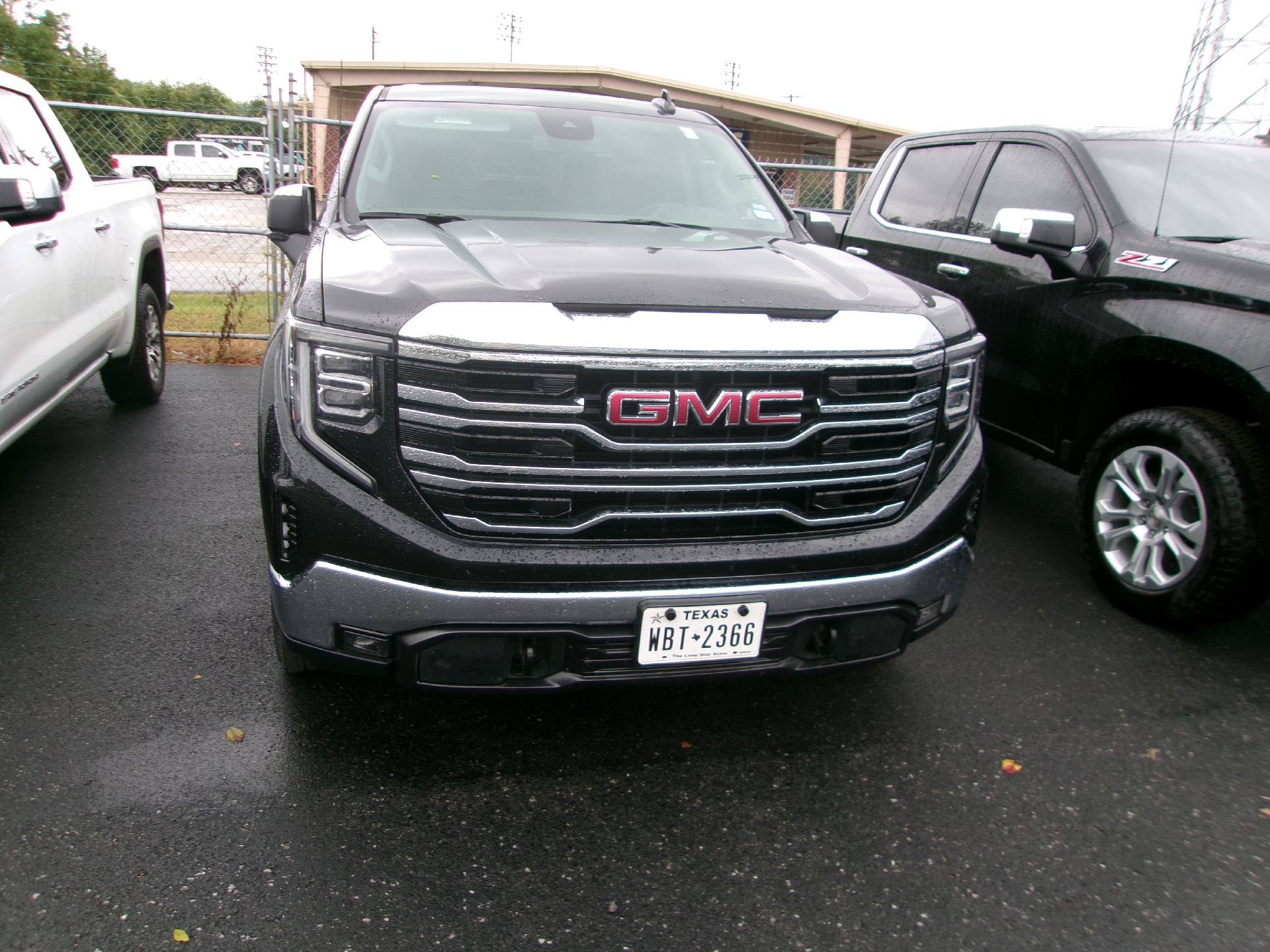 Used 2025 GMC Sierra 1500 SLT RWD image 5