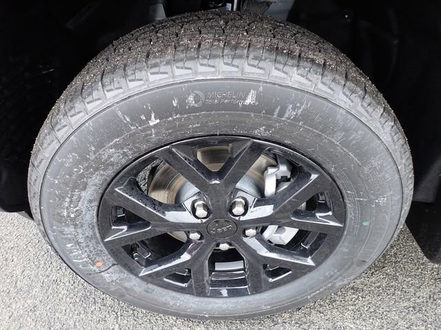 New 2025 Jeep Grand Cherokee Altitude image 11