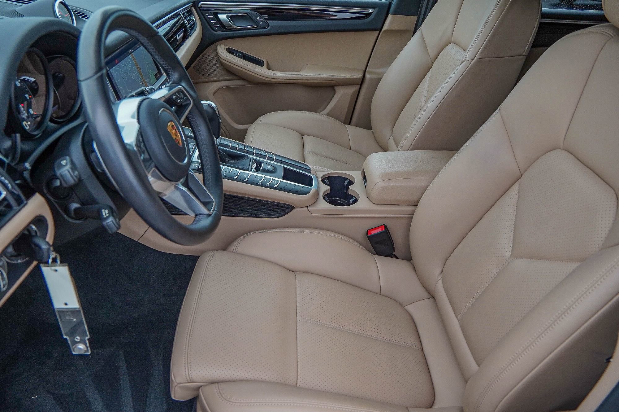 Used 2020 Porsche Macan image 8