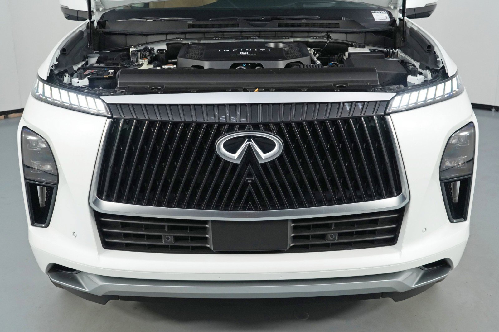 Used 2025 INFINITI QX80 Luxe w/ Cargo Package AWD/4WD image 8