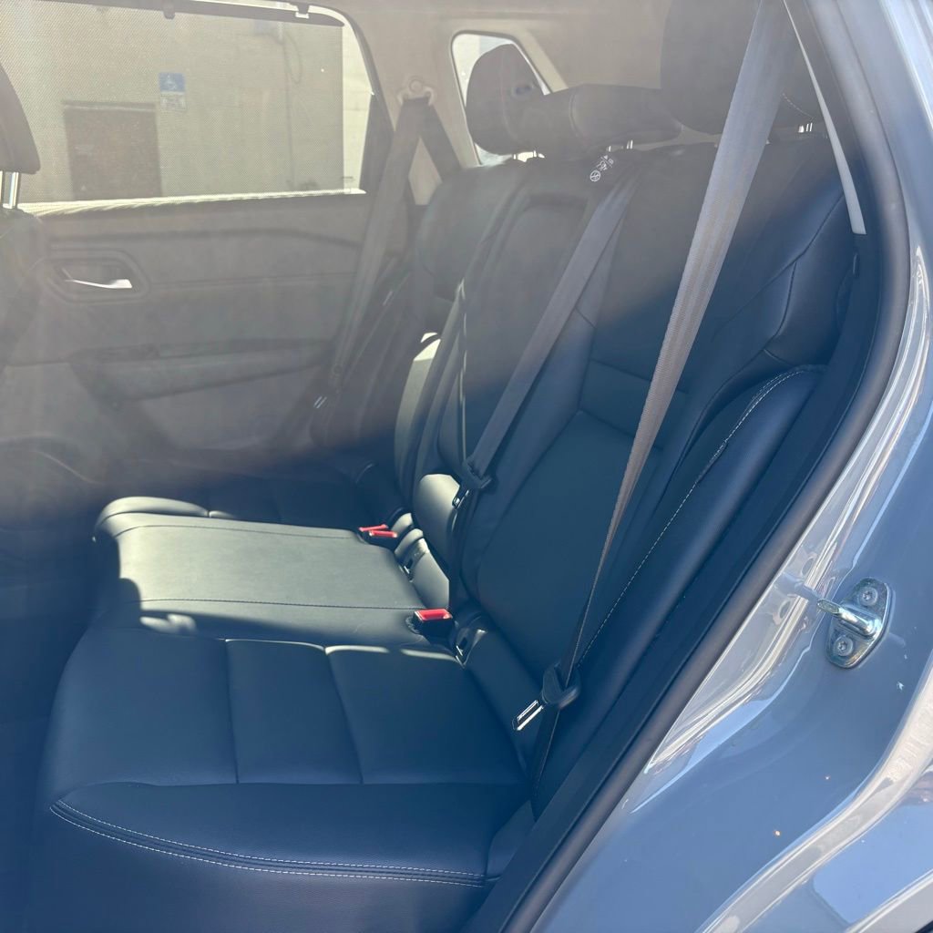 Used 2022 Nissan Rogue SL w/ SL Premium Package image 11