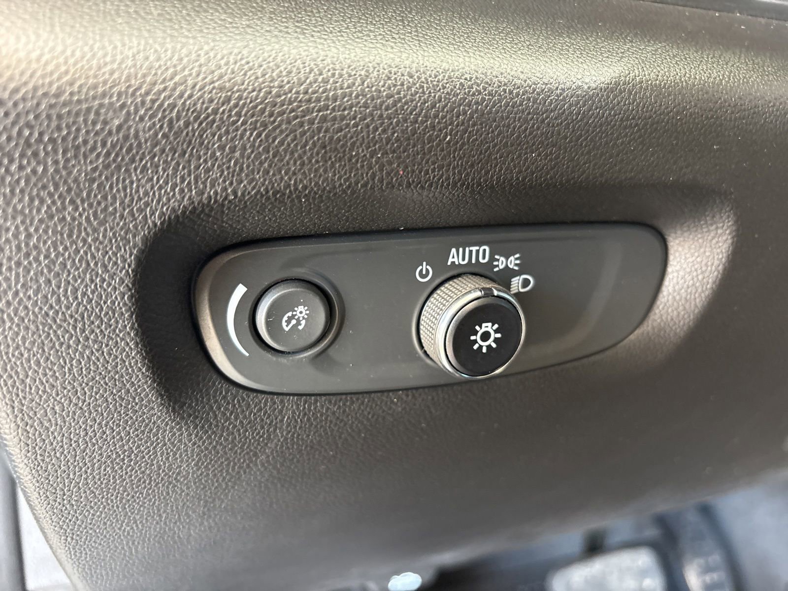 Used 2023 Chevrolet Traverse Premier w/ Redline Edition FWD image 16