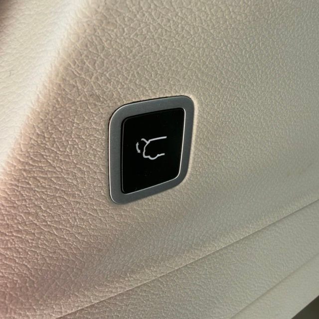 Used 2024 Chrysler Pacifica Touring-L FWD image 15