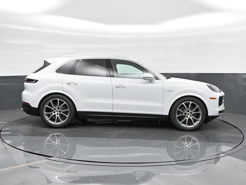 Certified 2025 Porsche Cayenne E-Hybrid AWD/4WD image 10