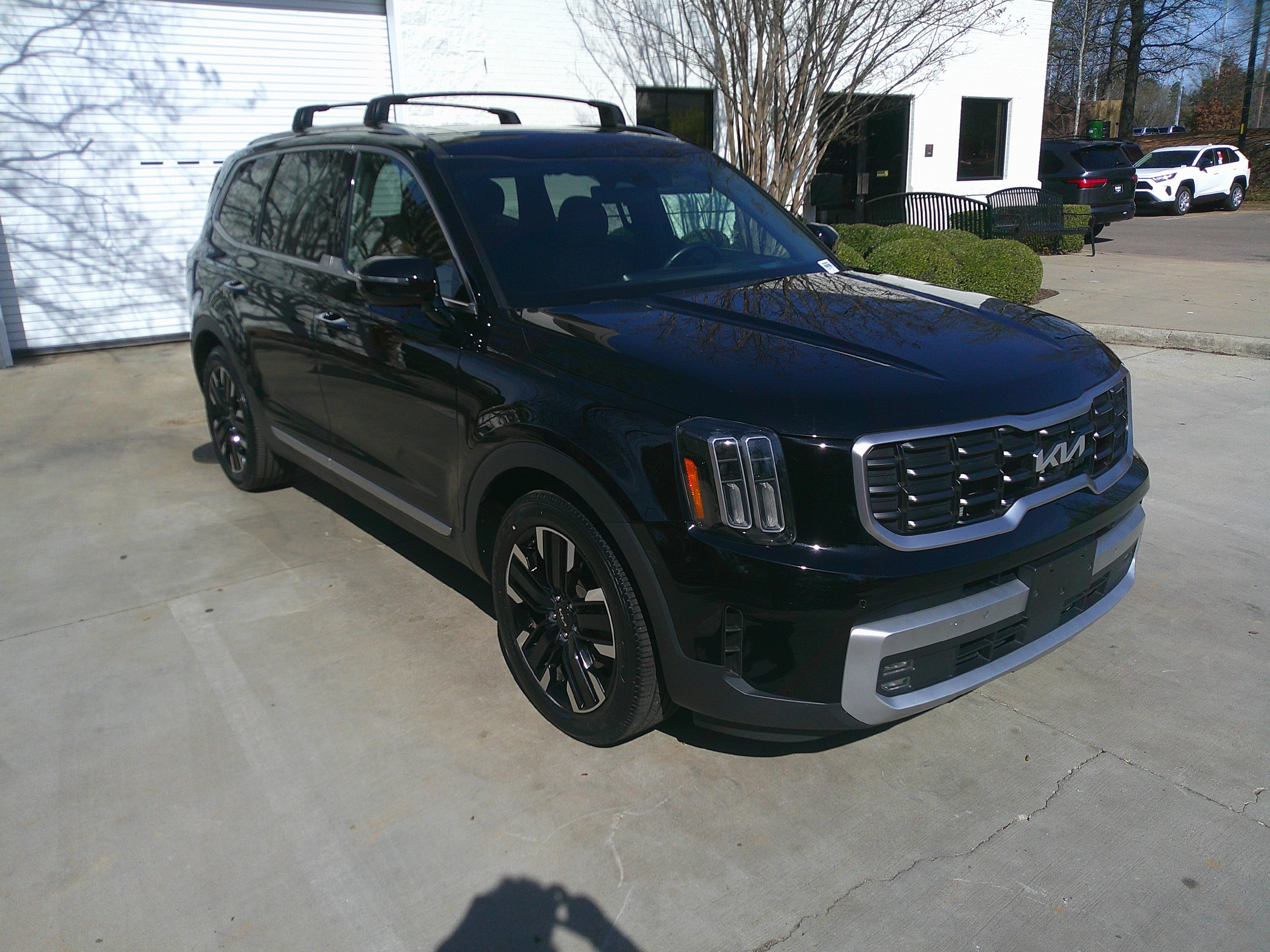 Used 2024 Kia Telluride SX Prestige w/ Towing Package image 2