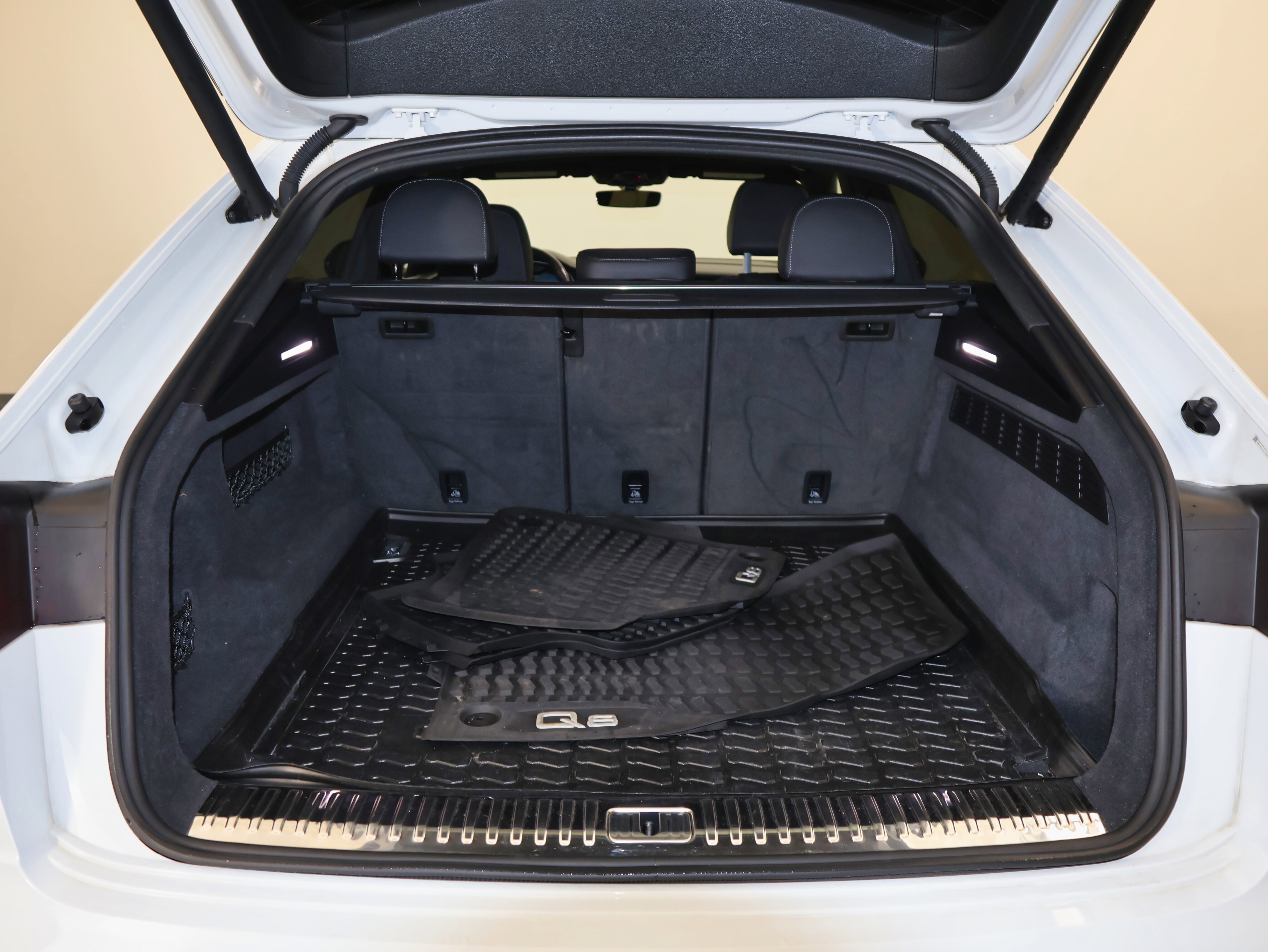 Used 2019 Audi Q8 Premium Plus w/ Premium Plus image 11