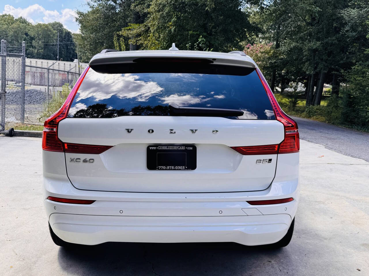 Used 2022 Volvo XC60 B5 Momentum image 5