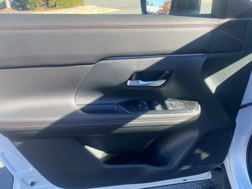 New 2026 Nissan Kicks SR FWD image 10
