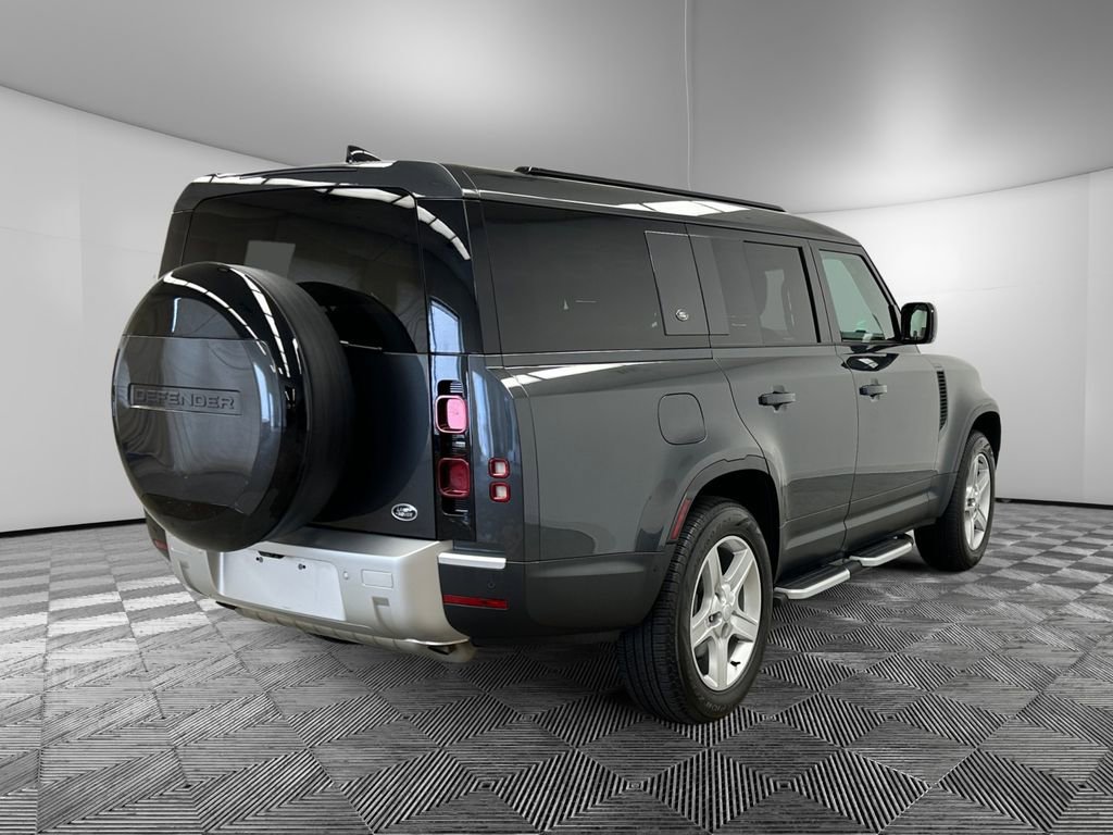 Used 2023 Land Rover Defender 130 SE image 5