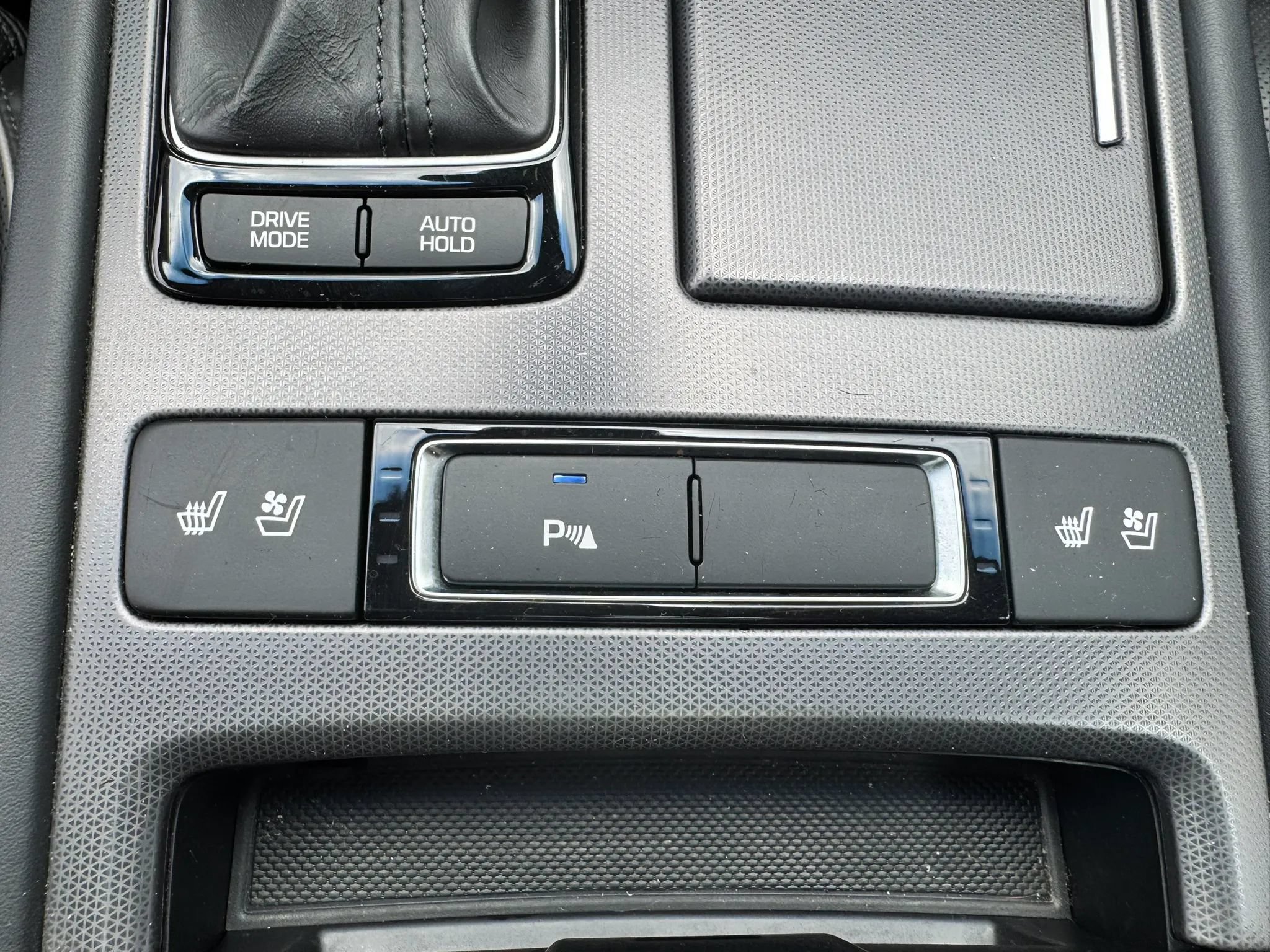 Used 2015 Hyundai Genesis 5.0 RWD image 31