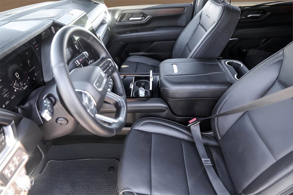 Used 2025 GMC Yukon XL Denali image 9