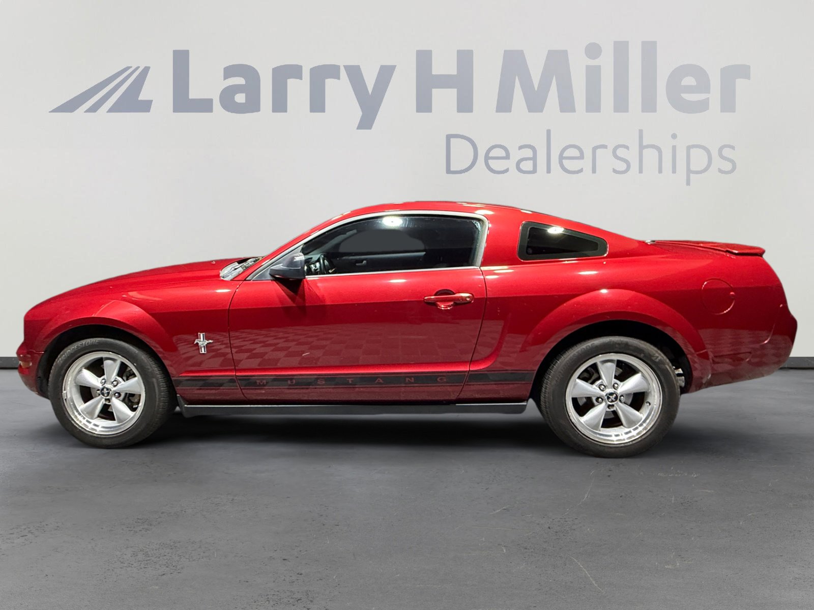 Used 2007 Ford Mustang Premium RWD image 2