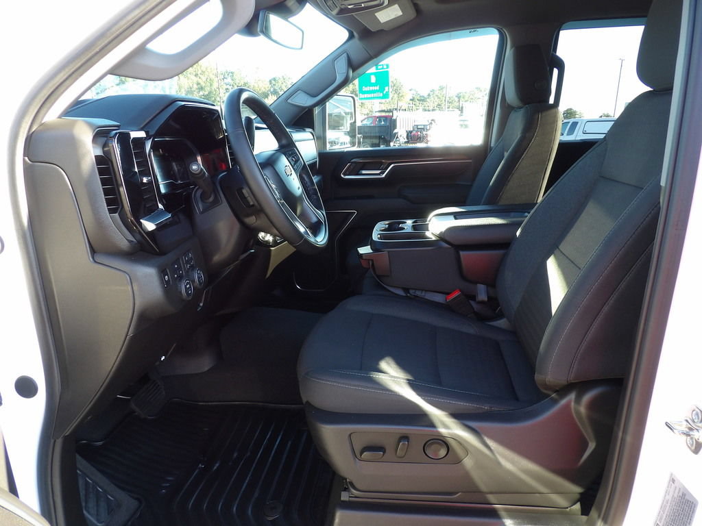 Used 2025 Chevrolet Silverado 3500 LT w/ Safety Package AWD/4WD image 17