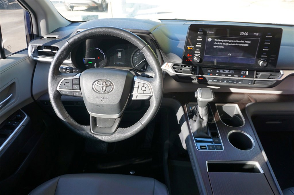 Used 2021 Toyota Sienna XLE image 6