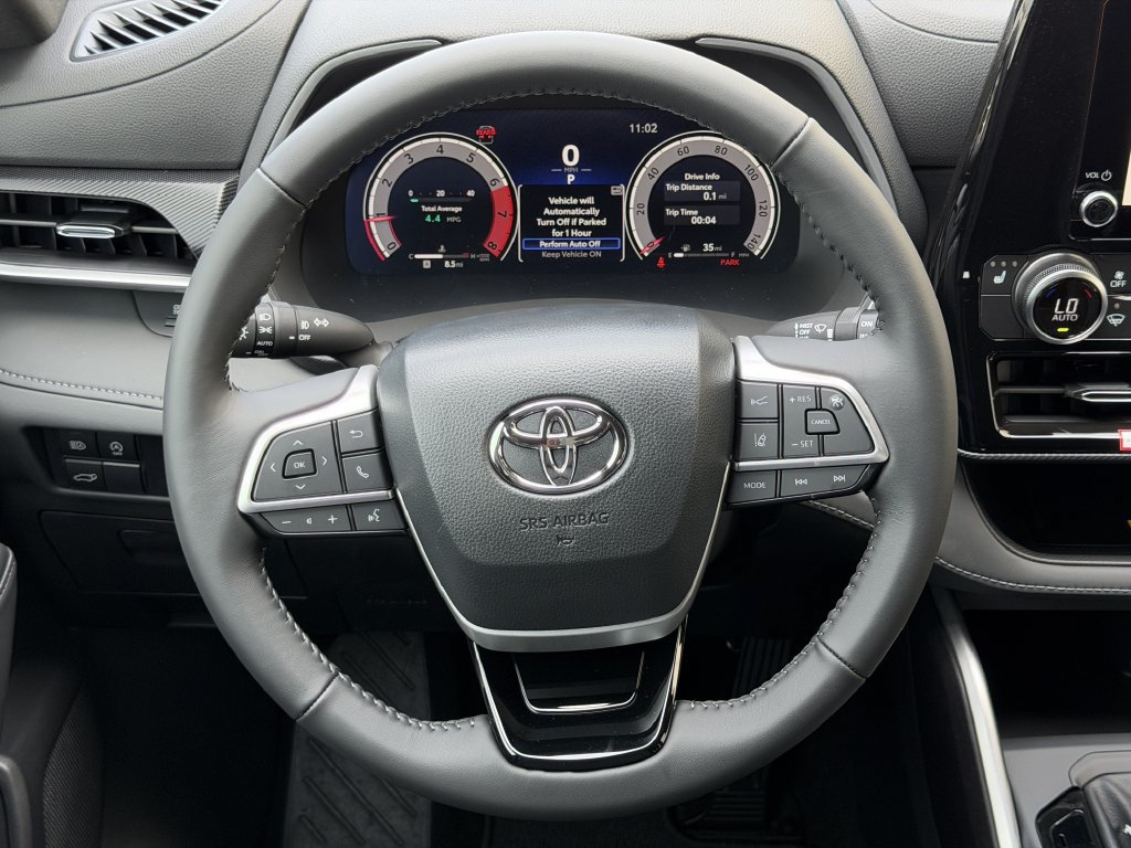 Used 2026 Toyota Highlander XSE AWD/4WD image 13