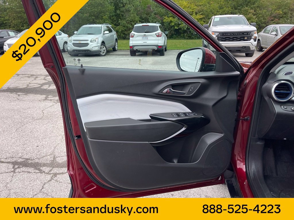 Used 2024 Chevrolet Trax LT w/ Sunroof Package FWD image 14