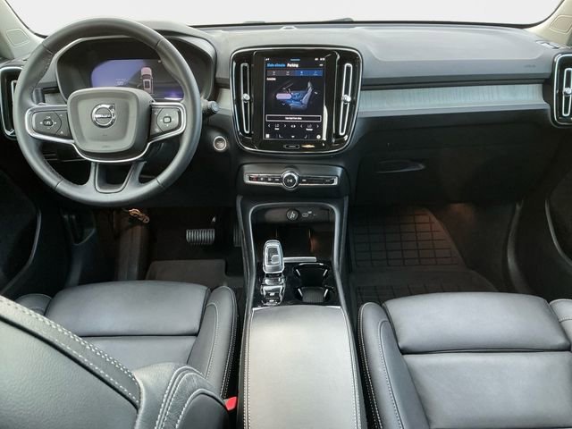 Used 2024 Volvo XC40 B5 Plus image 10