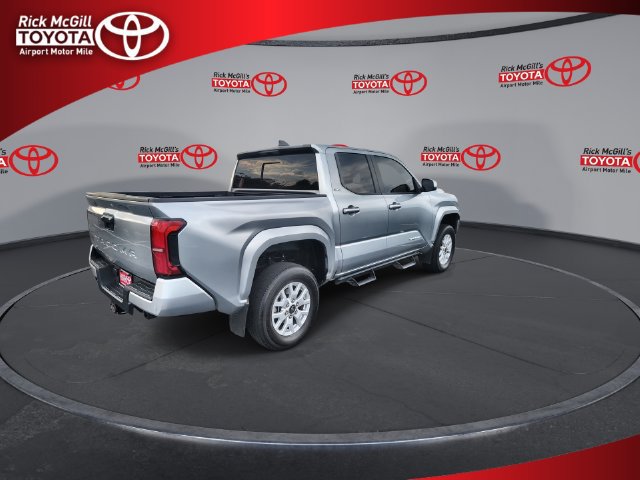 Used 2024 Toyota Tacoma SR5 AWD/4WD image 8