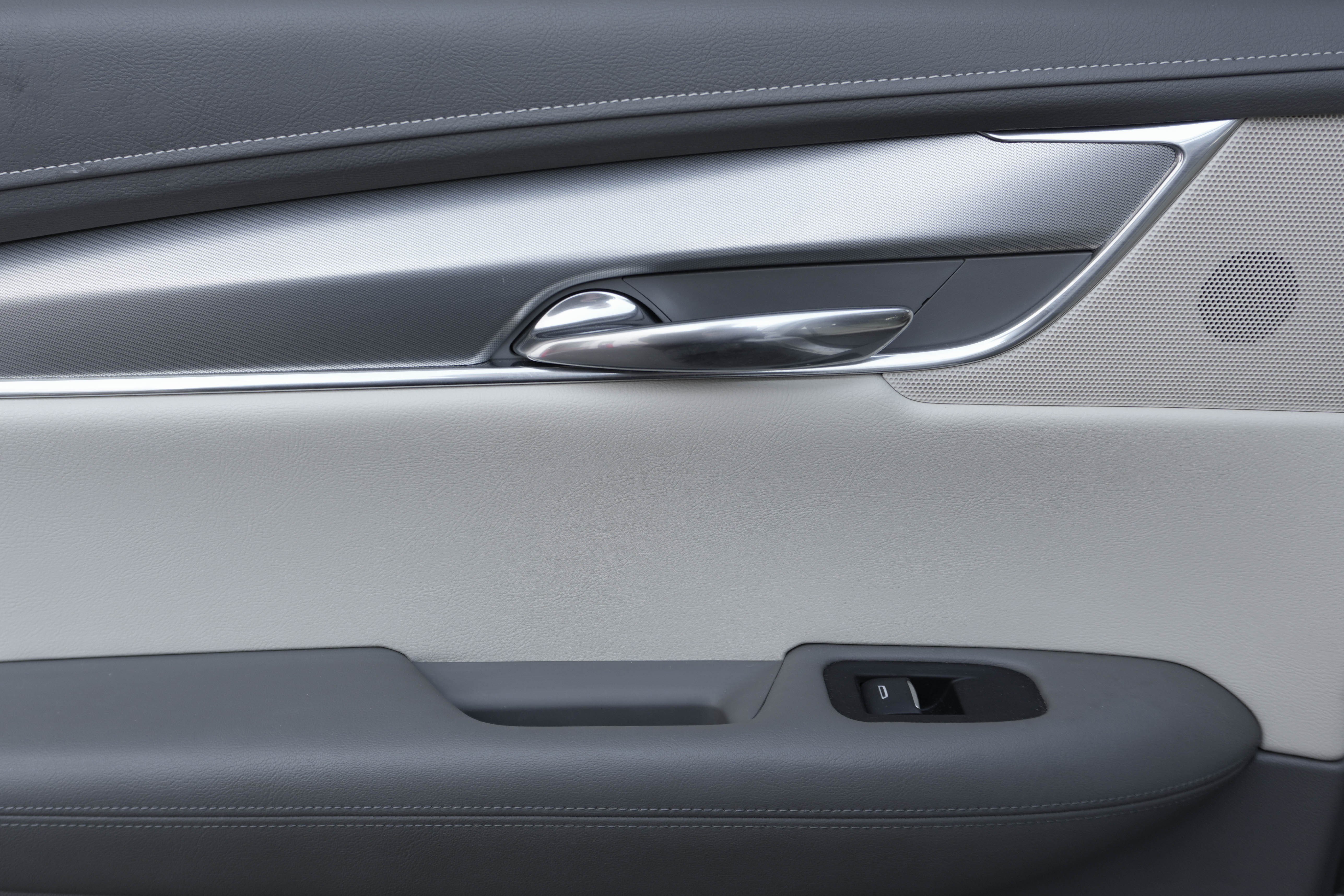 Used 2017 Cadillac XT5 Luxury w/ Driver Awareness Package image 39