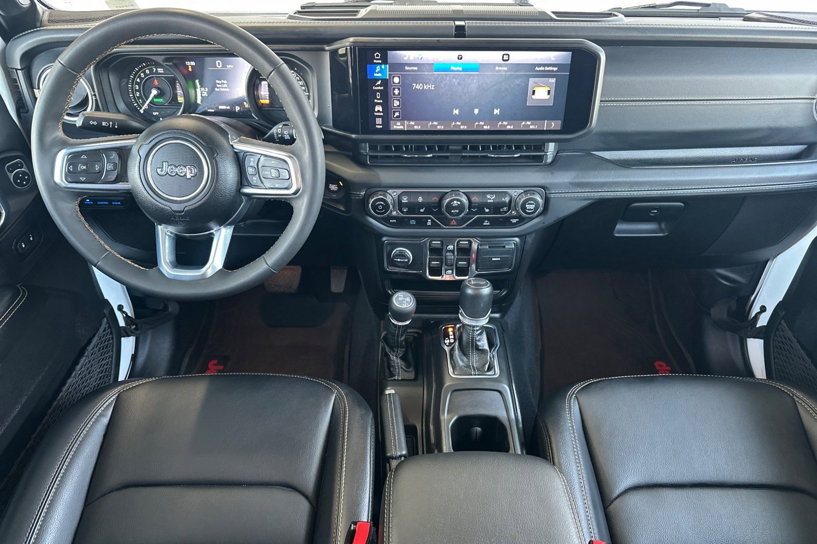 Used 2024 Jeep Wrangler Unlimited Sahara AWD/4WD image 12