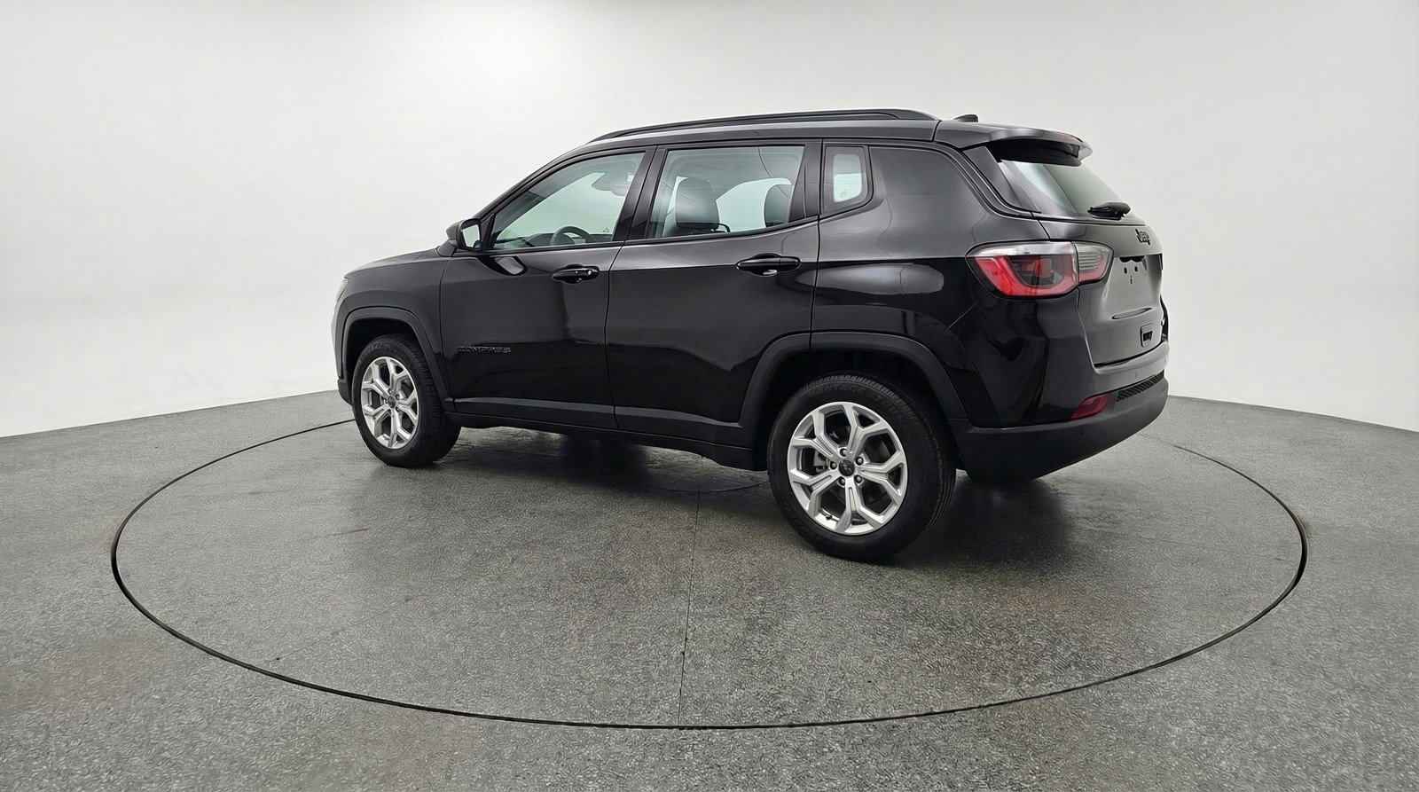 Used 2025 Jeep Compass Latitude image 6