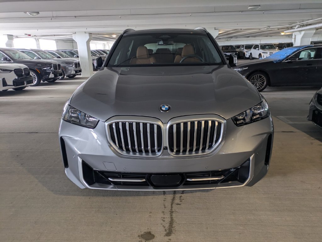 New 2026 BMW X5 xDrive40i w/ Premium Package AWD/4WD image 2