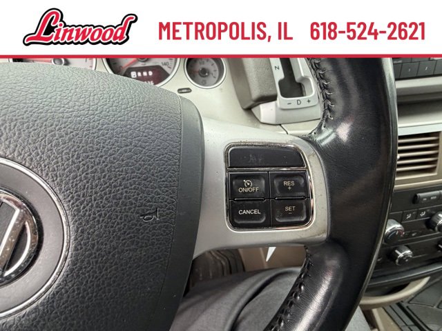 Used 2012 Volkswagen Routan SE image 14